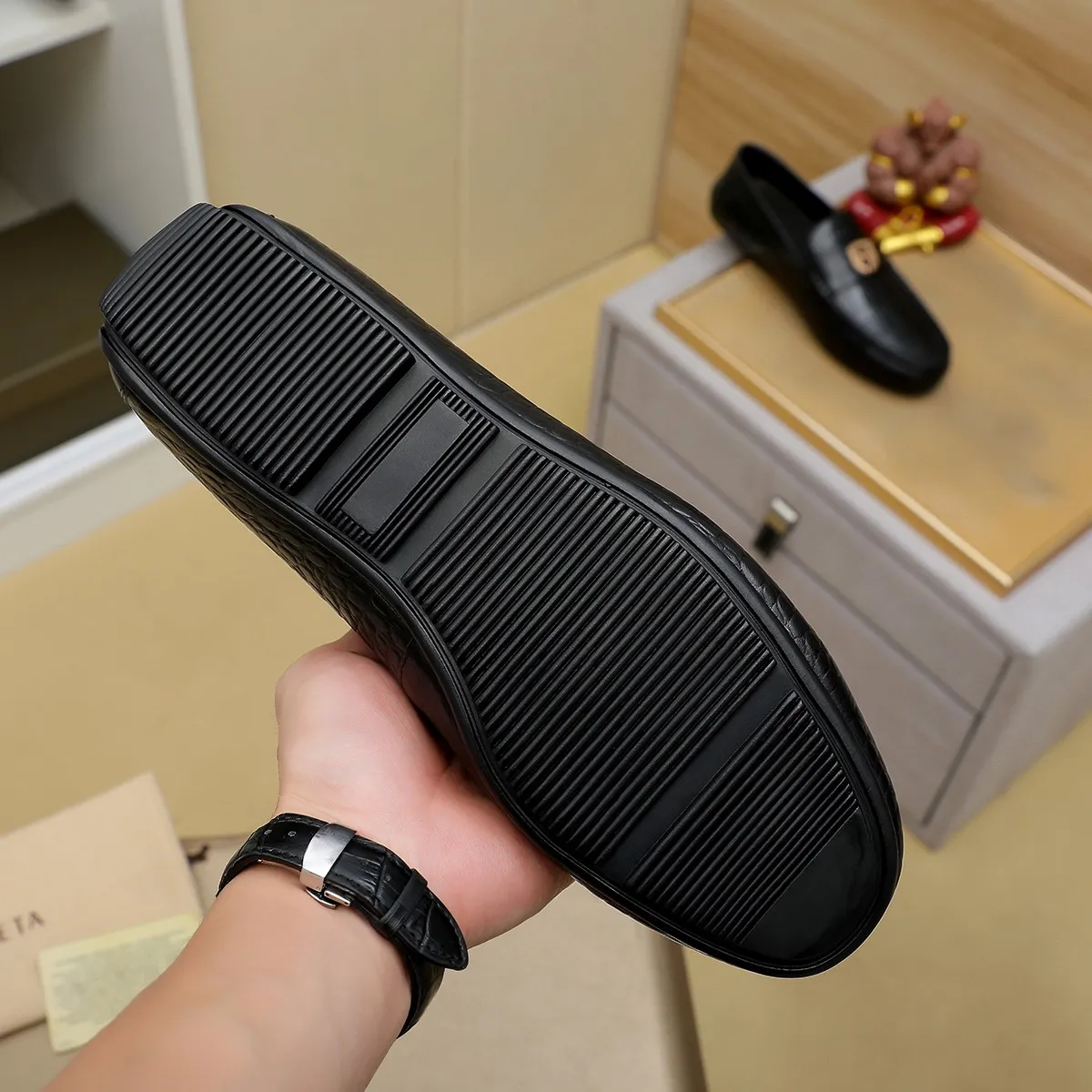 Men's men's shoes 💰440 [BV] 👟👟 Italian luxury brand Made with imported cowhide technology to highlight high-end men's taste of light luxury life [color] [color] Masters with ten years of manual experience create classic weaving 🌴 The inner top layer 🐮 lining 💯😘 The top quality inherits the brand craftsmanship! Color, code number 39-44 (38.45. Can be customized)